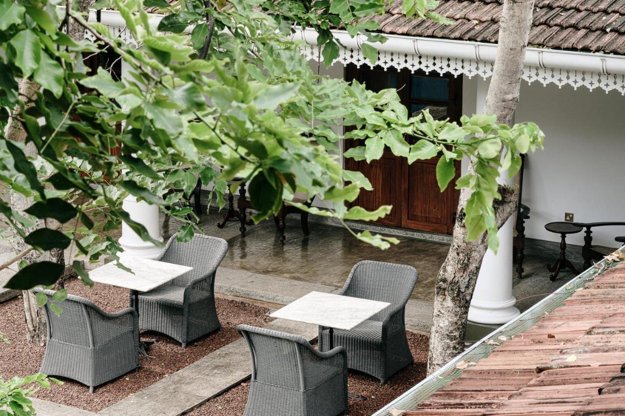 Maniumpathy Hotel Colombo Exterior photo