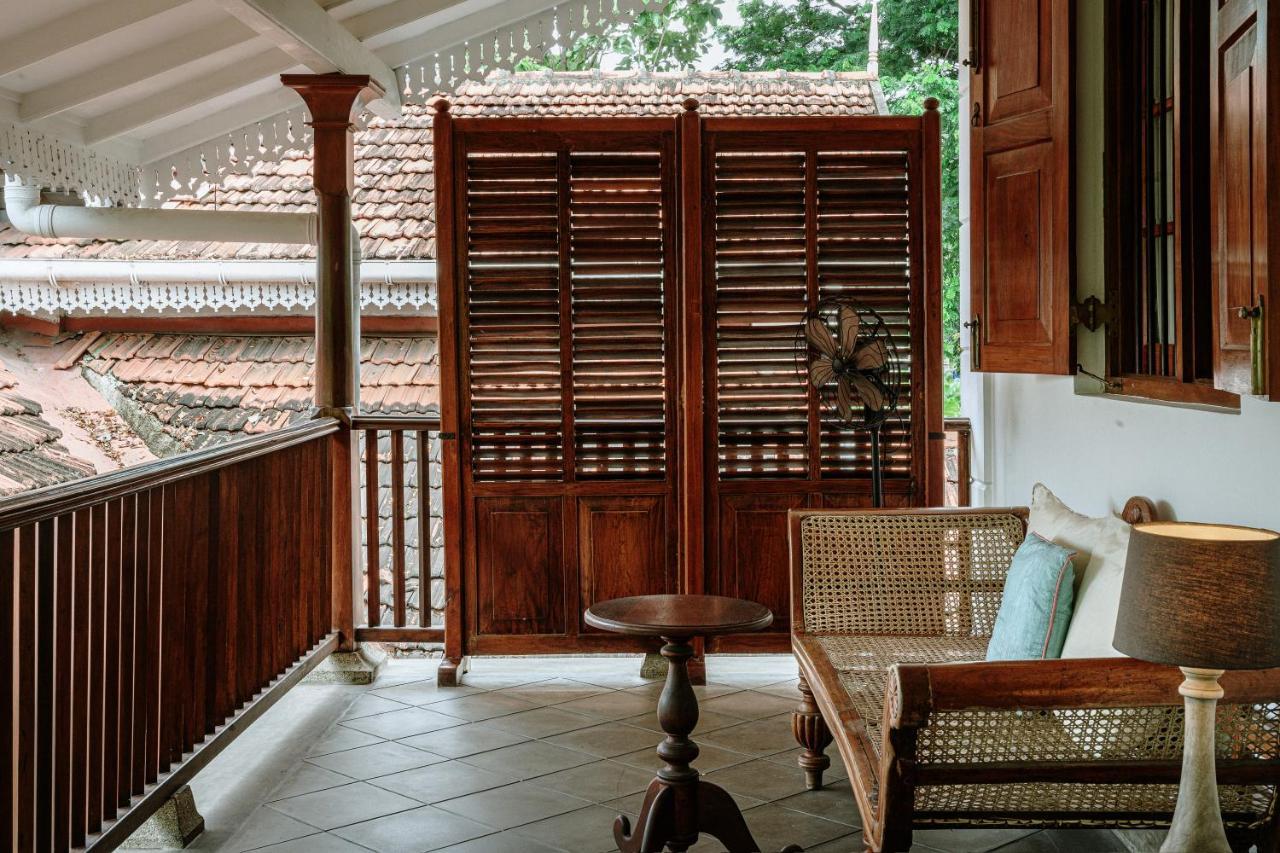 Maniumpathy Hotel Colombo Exterior photo