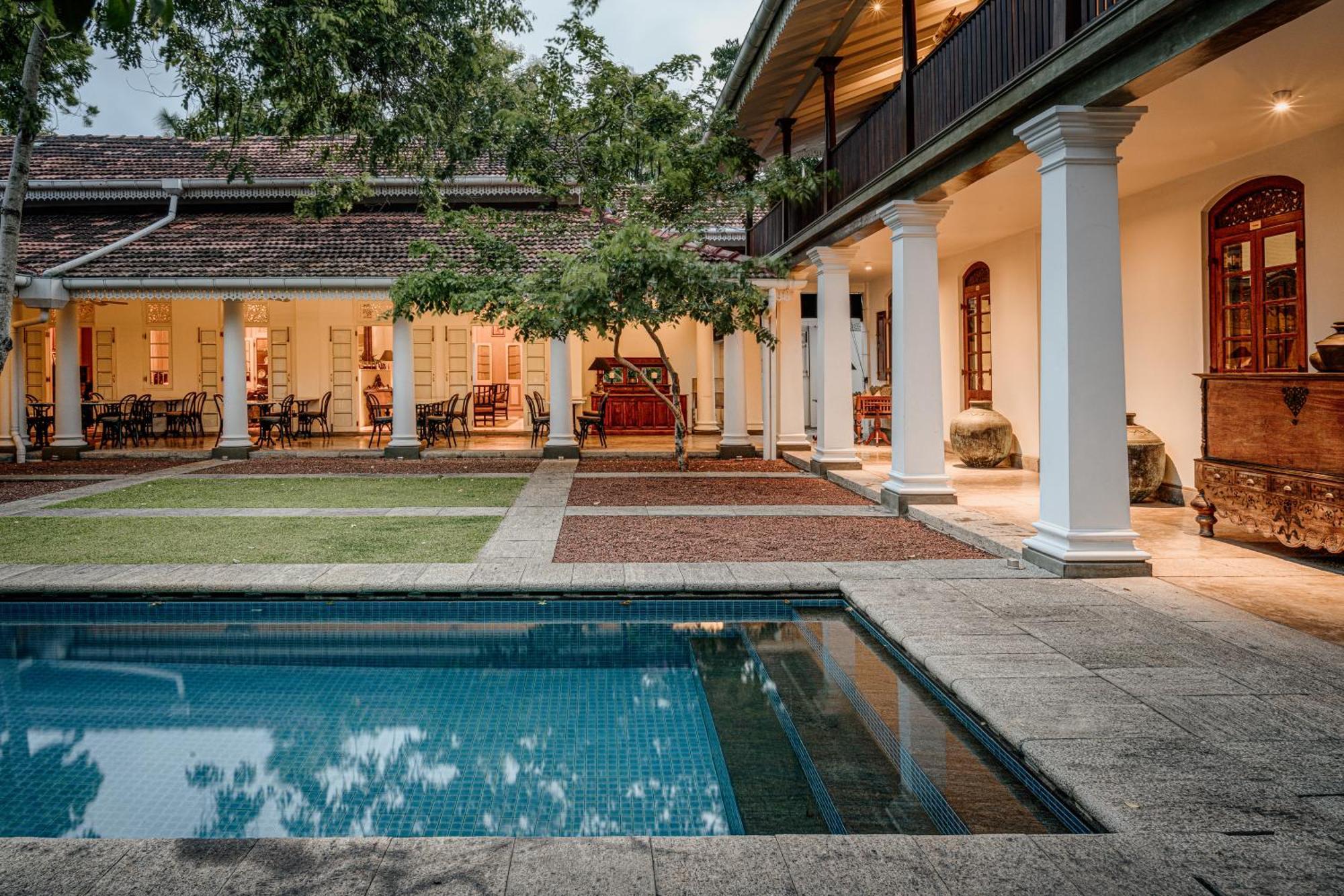 Maniumpathy Hotel Colombo Exterior photo